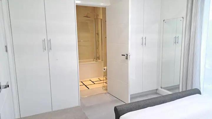 Cozy Double Room With Large En Suite Near Canary Wharf London With Amazing Views In A Shared Apartment Eksteriør billede