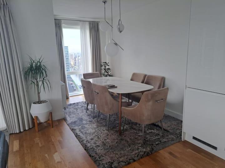 Cozy Double Room With Large En Suite Near Canary Wharf London With Amazing Views In A Shared Apartment Eksteriør billede