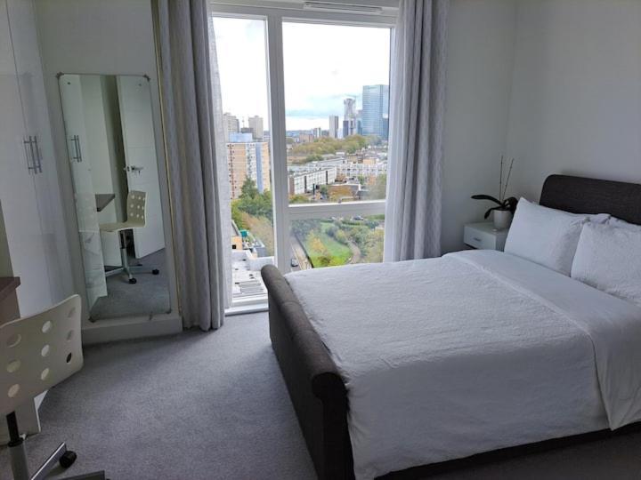 Cozy Double Room With Large En Suite Near Canary Wharf London With Amazing Views In A Shared Apartment Eksteriør billede