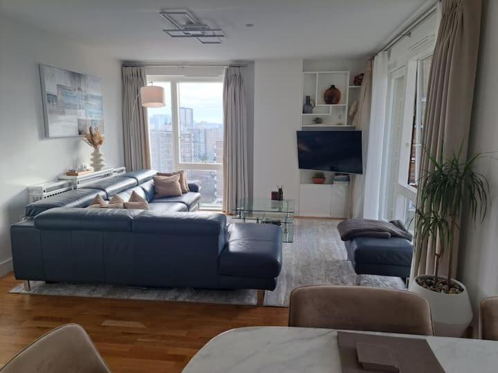 Cozy Double Room With Large En Suite Near Canary Wharf London With Amazing Views In A Shared Apartment Eksteriør billede