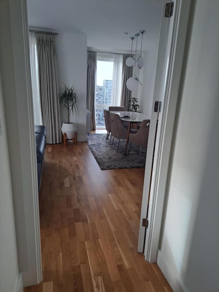 Cozy Double Room With Large En Suite Near Canary Wharf London With Amazing Views In A Shared Apartment Eksteriør billede