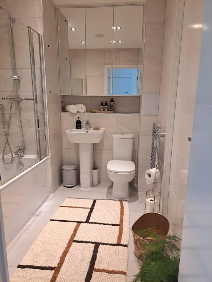 Cozy Double Room With Large En Suite Near Canary Wharf London With Amazing Views In A Shared Apartment Eksteriør billede