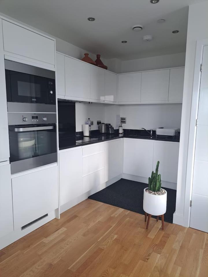 Cozy Double Room With Large En Suite Near Canary Wharf London With Amazing Views In A Shared Apartment Eksteriør billede